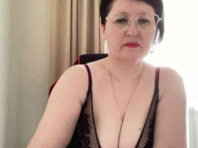 HotMilfPussy webcam