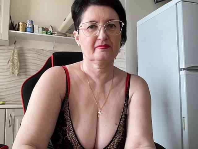 HotMilfPussy webcam