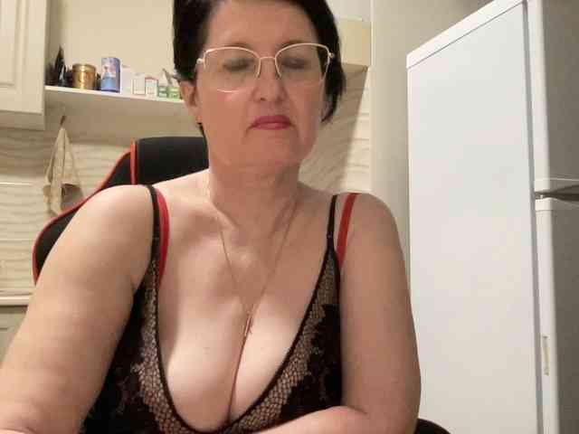 HotMilfPussy webcam