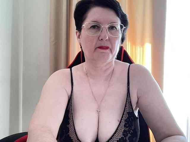 HotMilfPussy webcam
