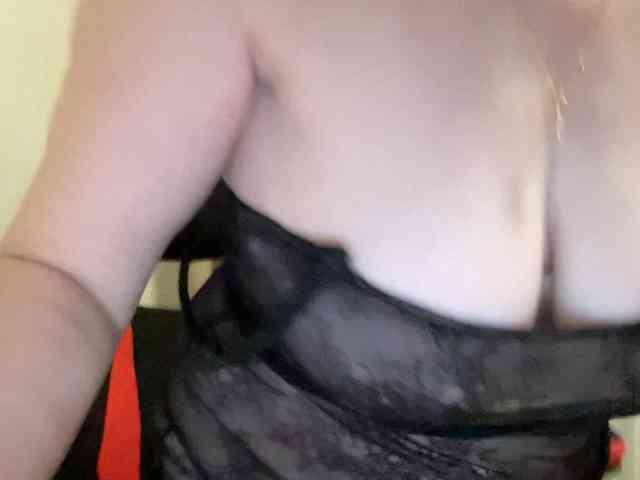 HotMilfPussy webcam
