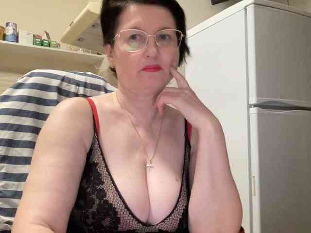 HotMilfPussy webcam
