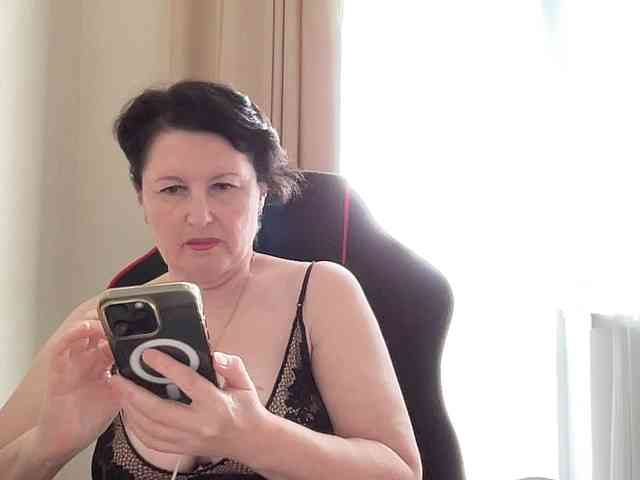 HotMilfPussy webcam