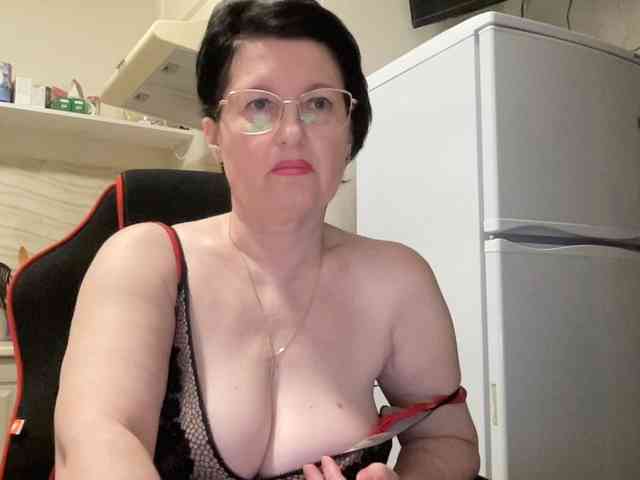 HotMilfPussy webcam