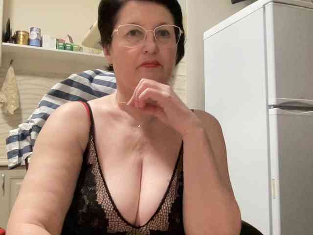 HotMilfPussy webcam