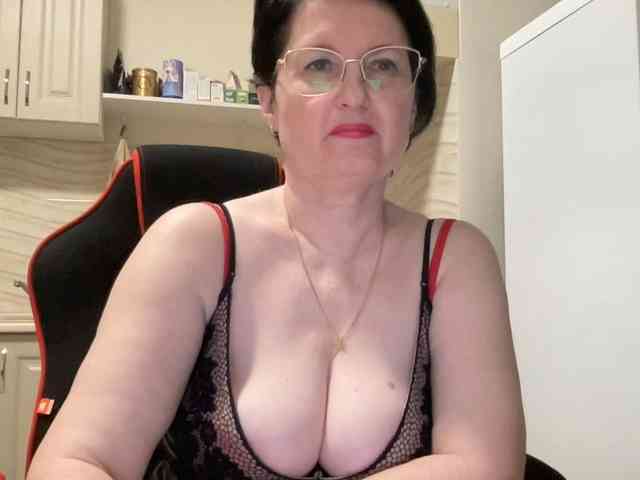 HotMilfPussy webcam