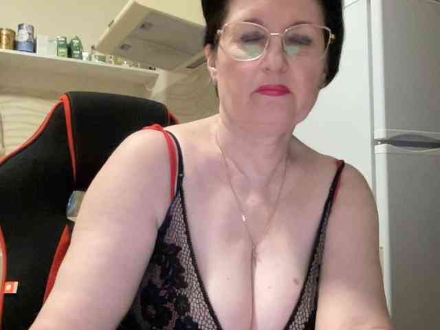 HotMilfPussy webcam