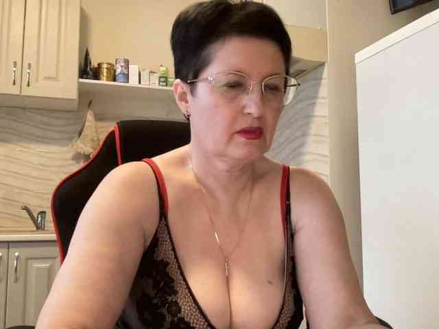 HotMilfPussy webcam