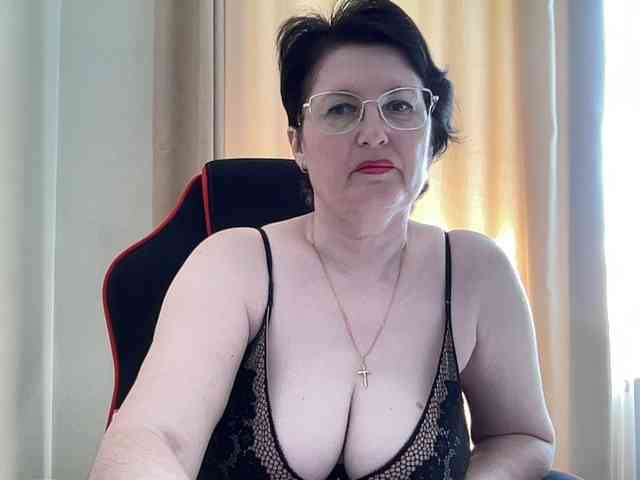 HotMilfPussy webcam
