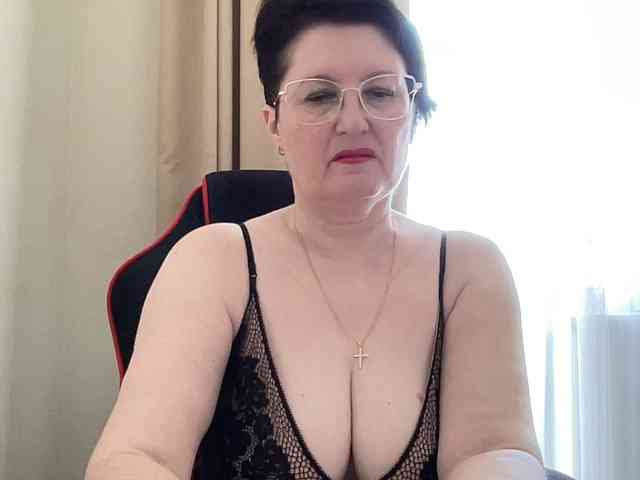 HotMilfPussy webcam