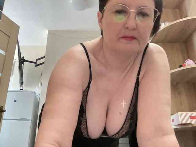 HotMilfPussy webcam