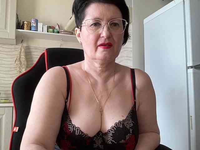 HotMilfPussy webcam