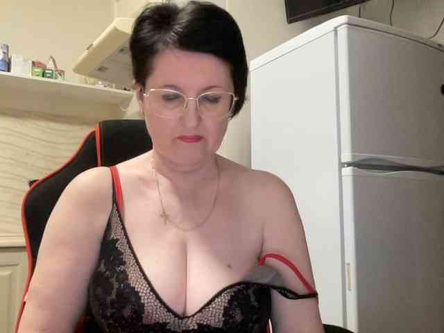 HotMilfPussy webcam