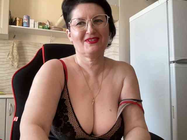 HotMilfPussy webcam