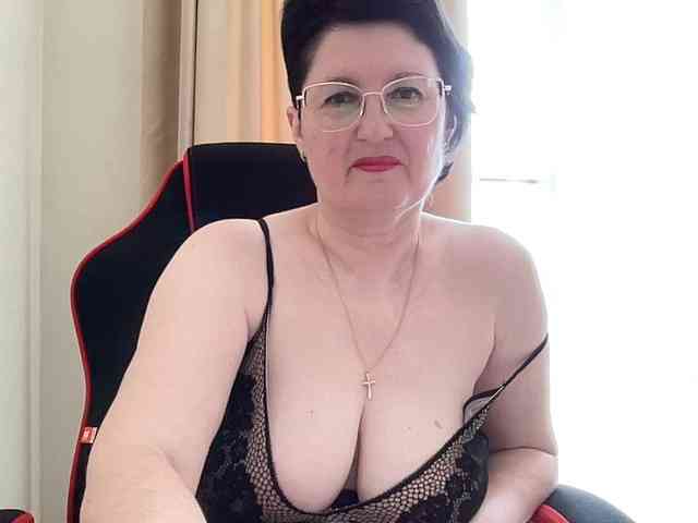 HotMilfPussy webcam