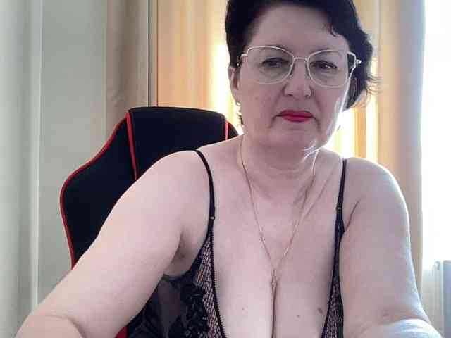 HotMilfPussy webcam