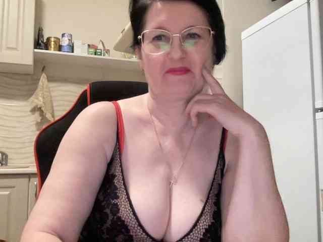 HotMilfPussy webcam