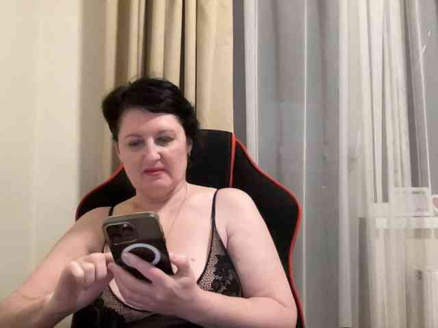 HotMilfPussy webcam