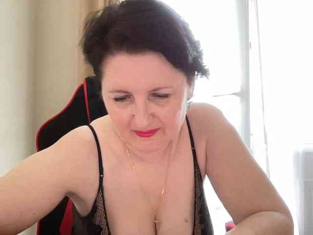 HotMilfPussy webcam