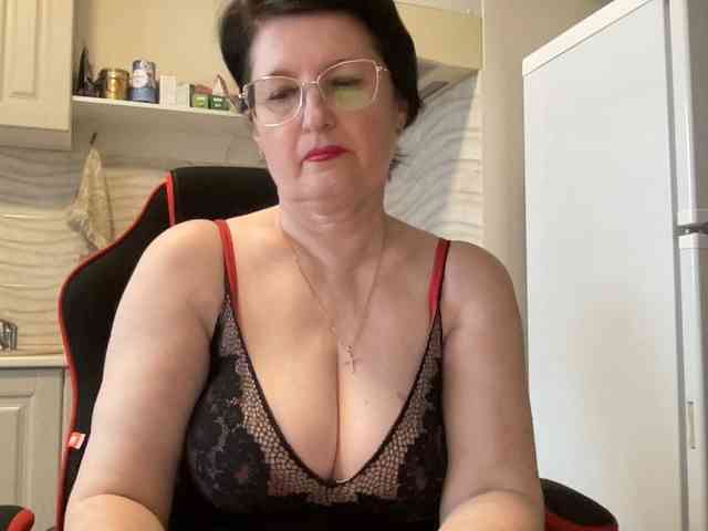 HotMilfPussy webcam