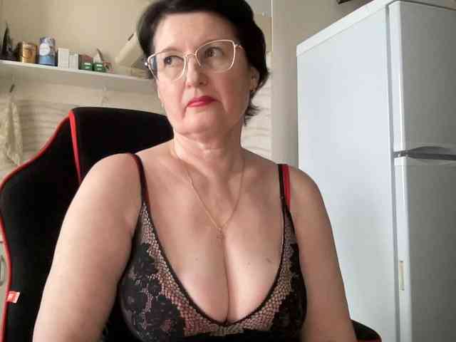 HotMilfPussy webcam