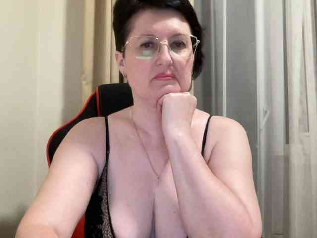 HotMilfPussy webcam