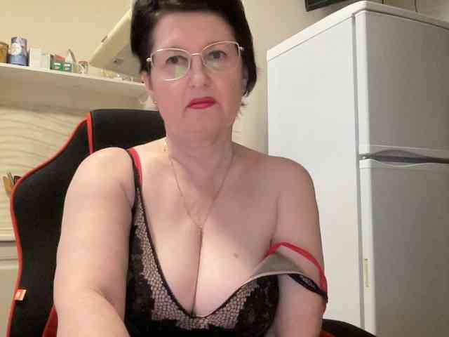 HotMilfPussy webcam