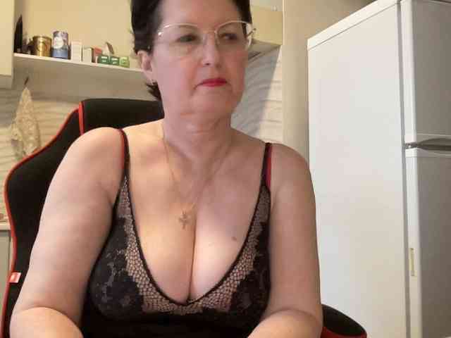 HotMilfPussy webcam