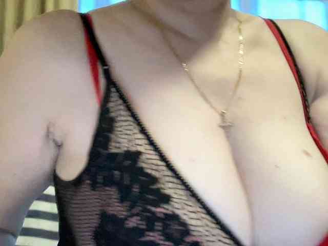 HotMilfPussy webcam