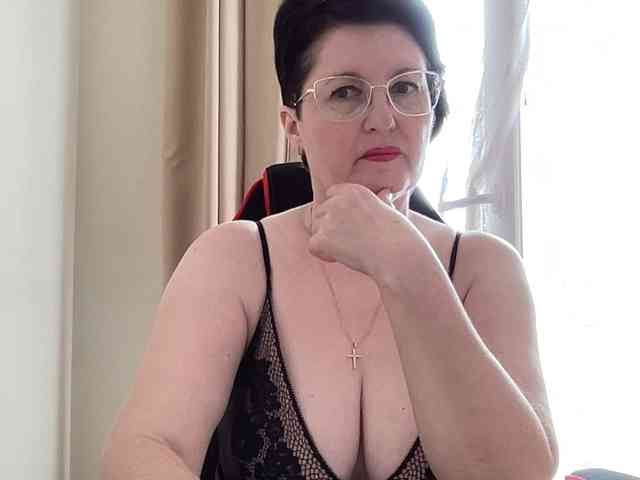 HotMilfPussy webcam