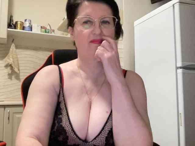 HotMilfPussy webcam