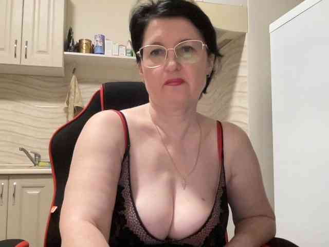 HotMilfPussy webcam
