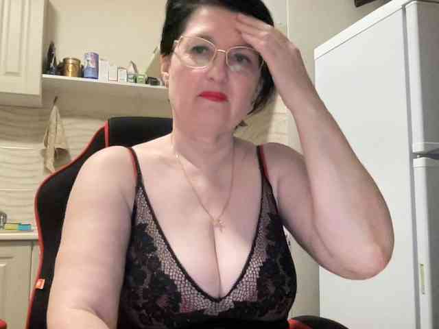 HotMilfPussy webcam