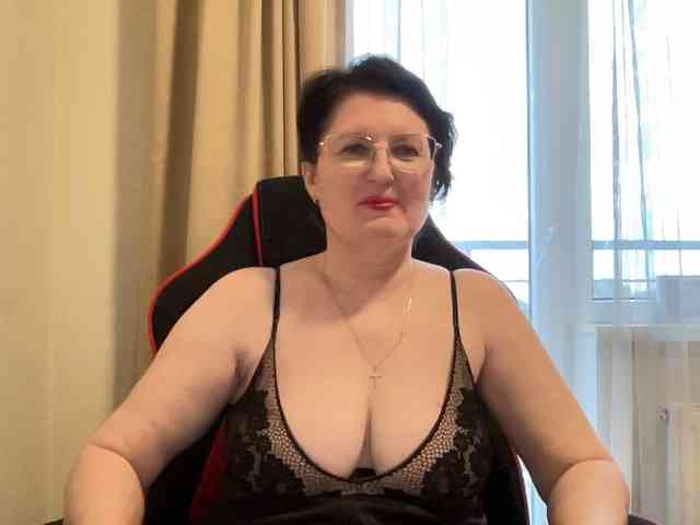 HotMilfPussy webcam