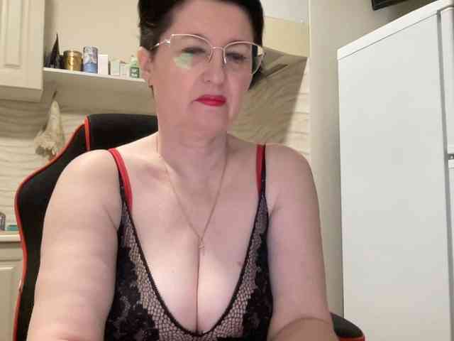 HotMilfPussy webcam