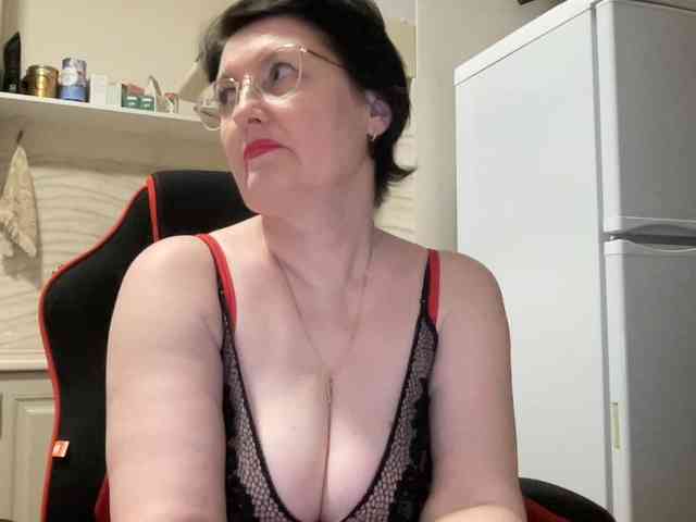 HotMilfPussy webcam