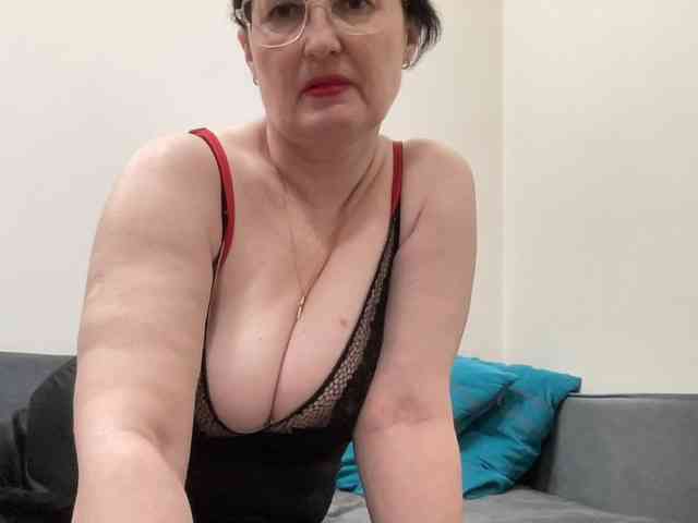 HotMilfPussy webcam