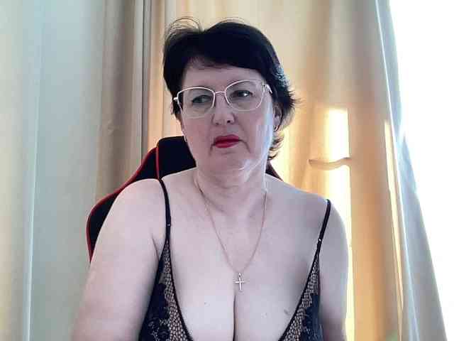 HotMilfPussy webcam