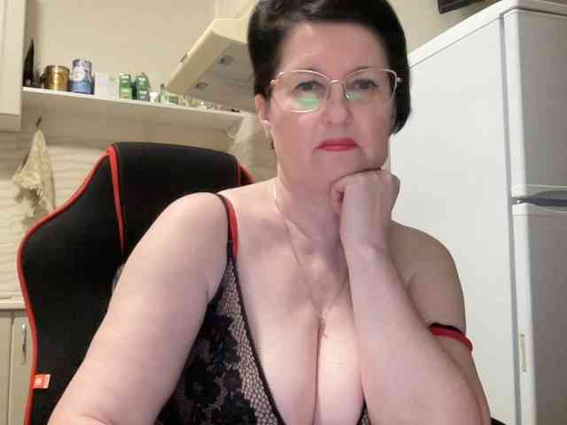 HotMilfPussy webcam