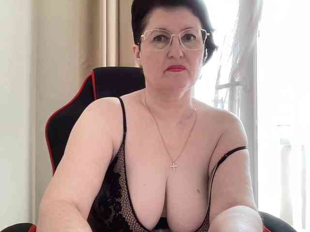 HotMilfPussy webcam