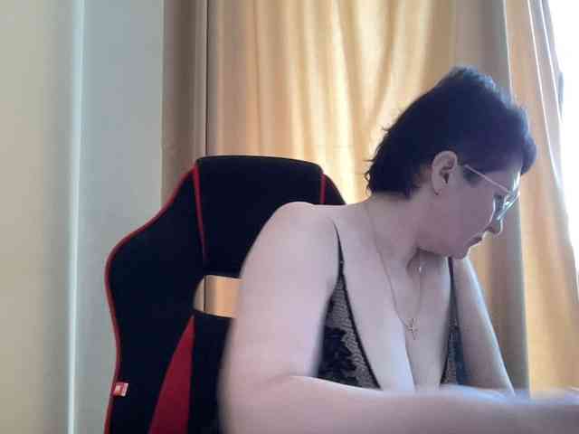HotMilfPussy webcam