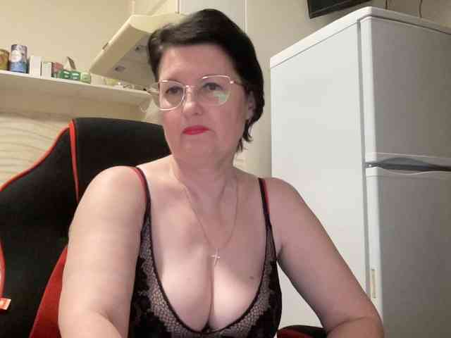 HotMilfPussy webcam