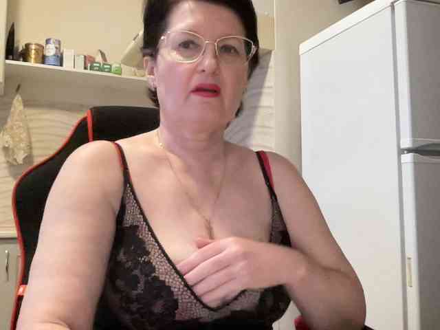 HotMilfPussy webcam