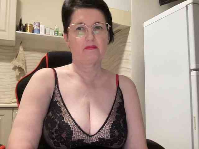HotMilfPussy webcam