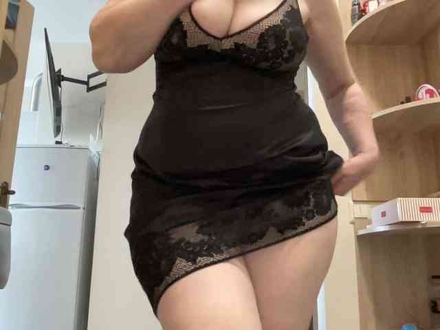 HotMilfPussy webcam