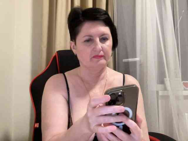 HotMilfPussy webcam