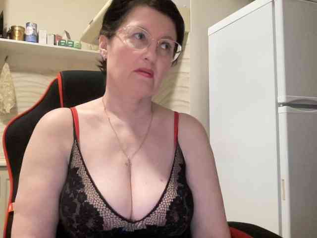 HotMilfPussy webcam