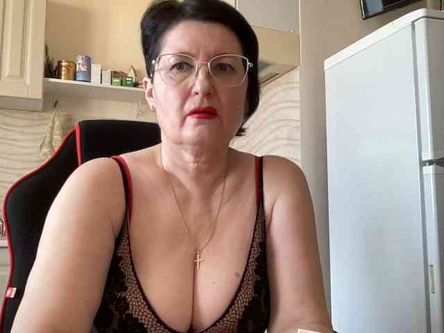 HotMilfPussy webcam