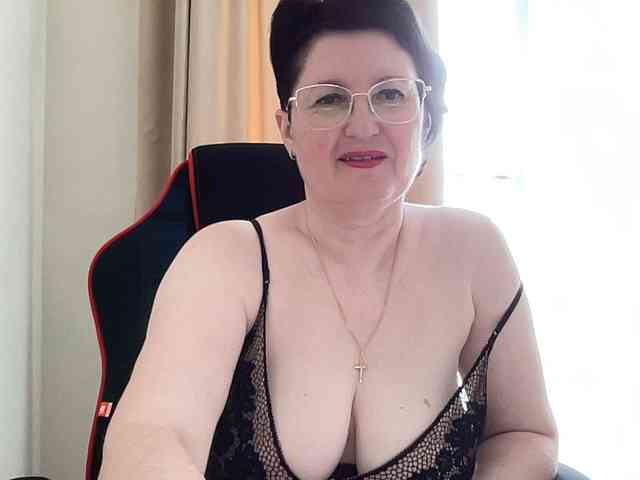HotMilfPussy webcam