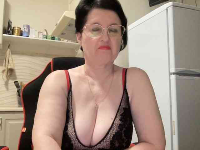 HotMilfPussy webcam